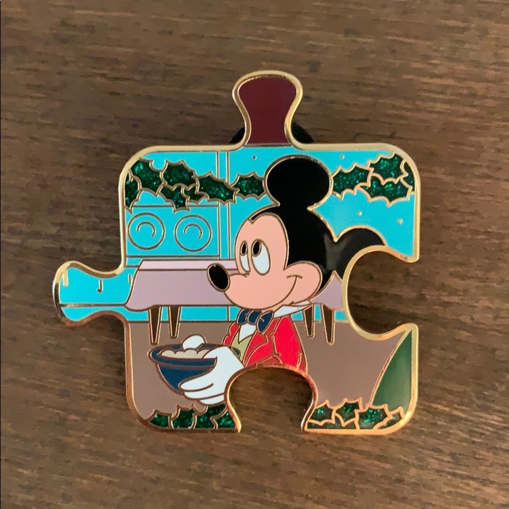 Disney Christmas pin